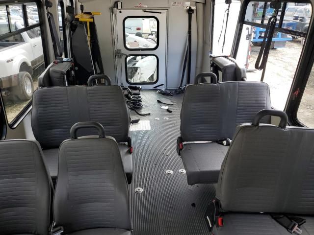 2019 Ford Econoline E450 Super Duty Cutaway Van