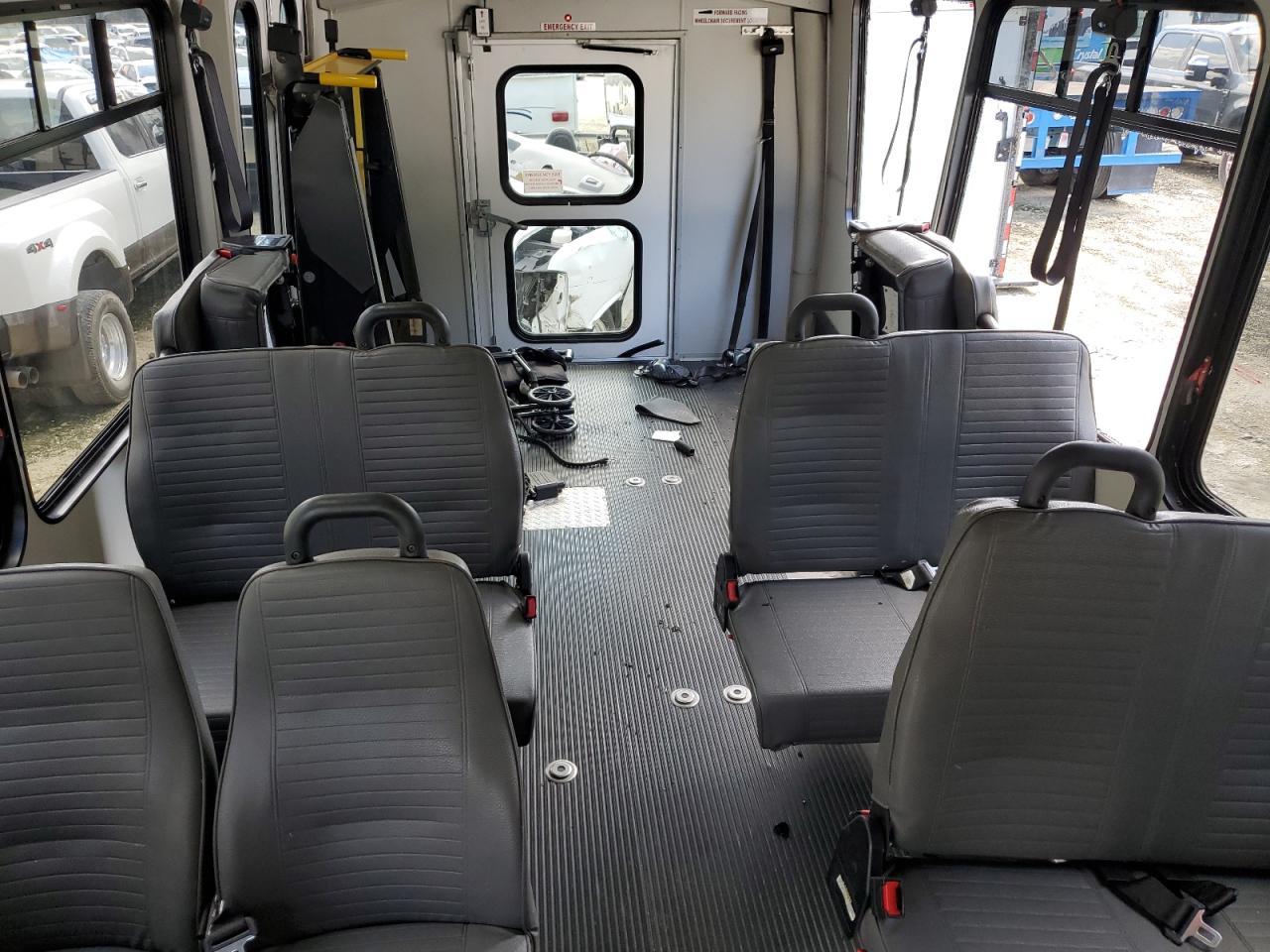 2019 Ford Econoline E450 Super Duty Cutaway Van