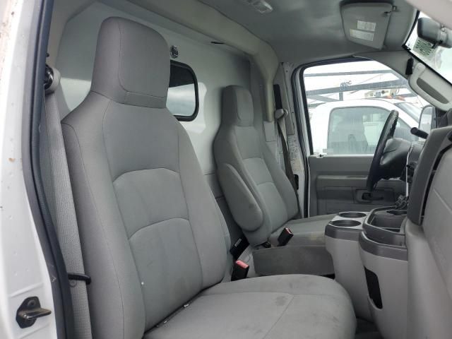 2016 Ford Econoline E350 Super Duty Cutaway Van