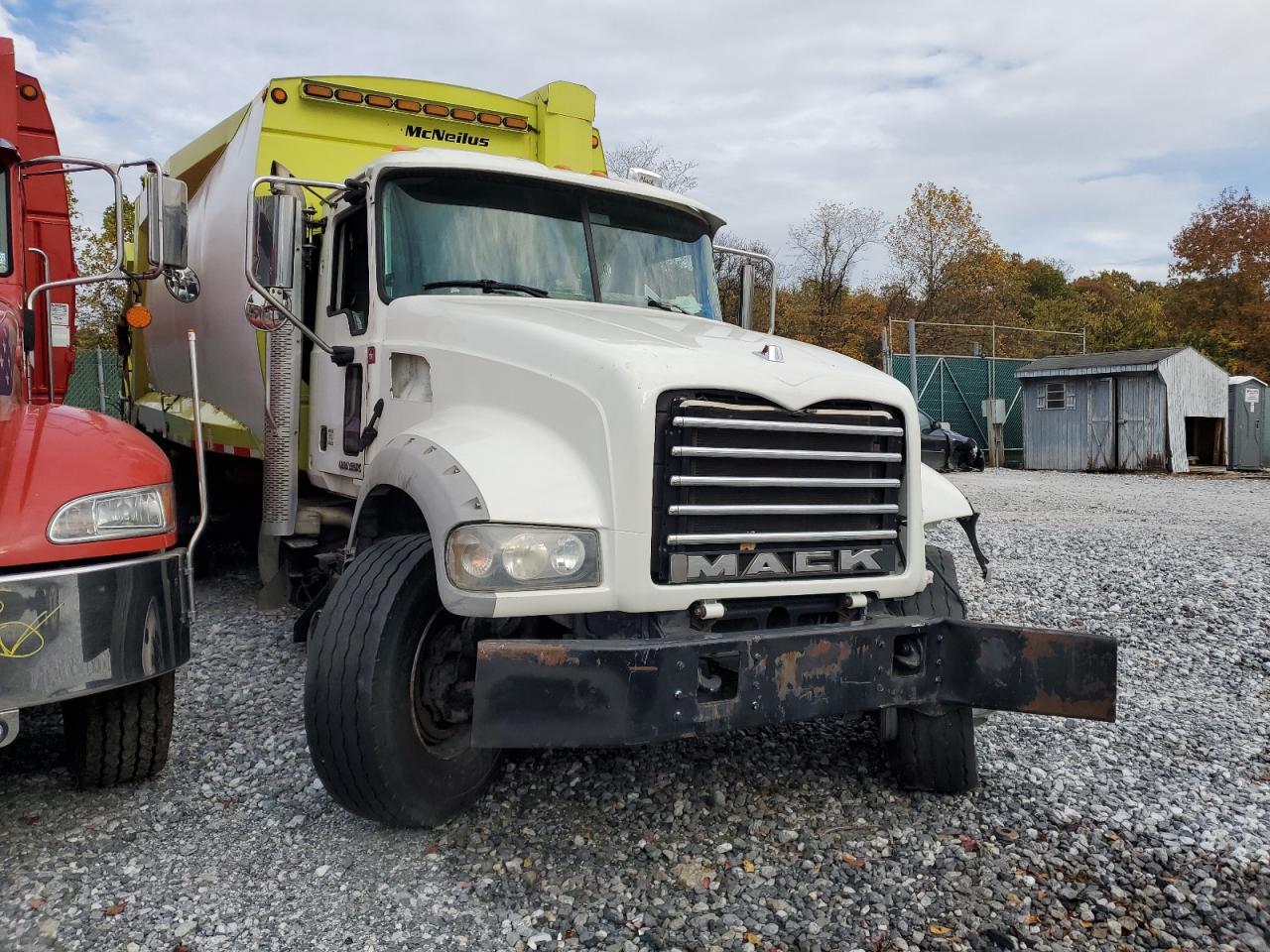 2013 Mack GU713 Refuse Truck