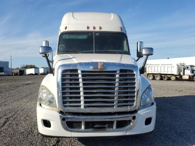 2016 Freightliner Cascadia 125 Semi Truck