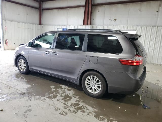 2017 Toyota Sienna XLE