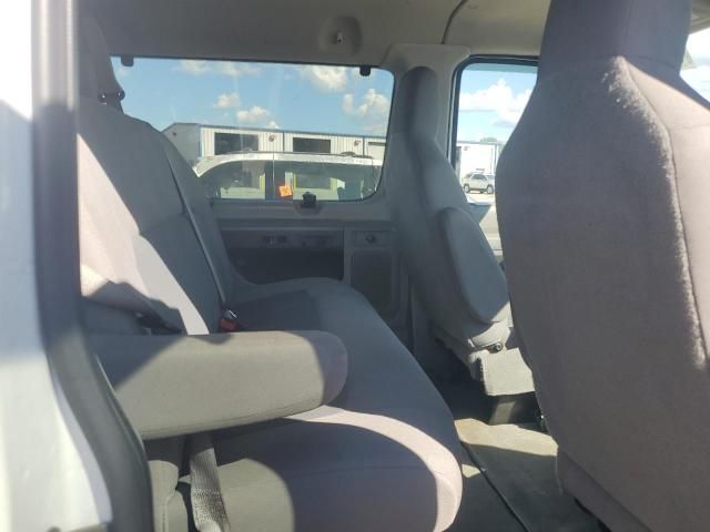 2013 Ford Econoline E350 Super Duty Wagon