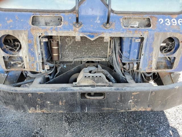 2012 Mack 600 MRU600