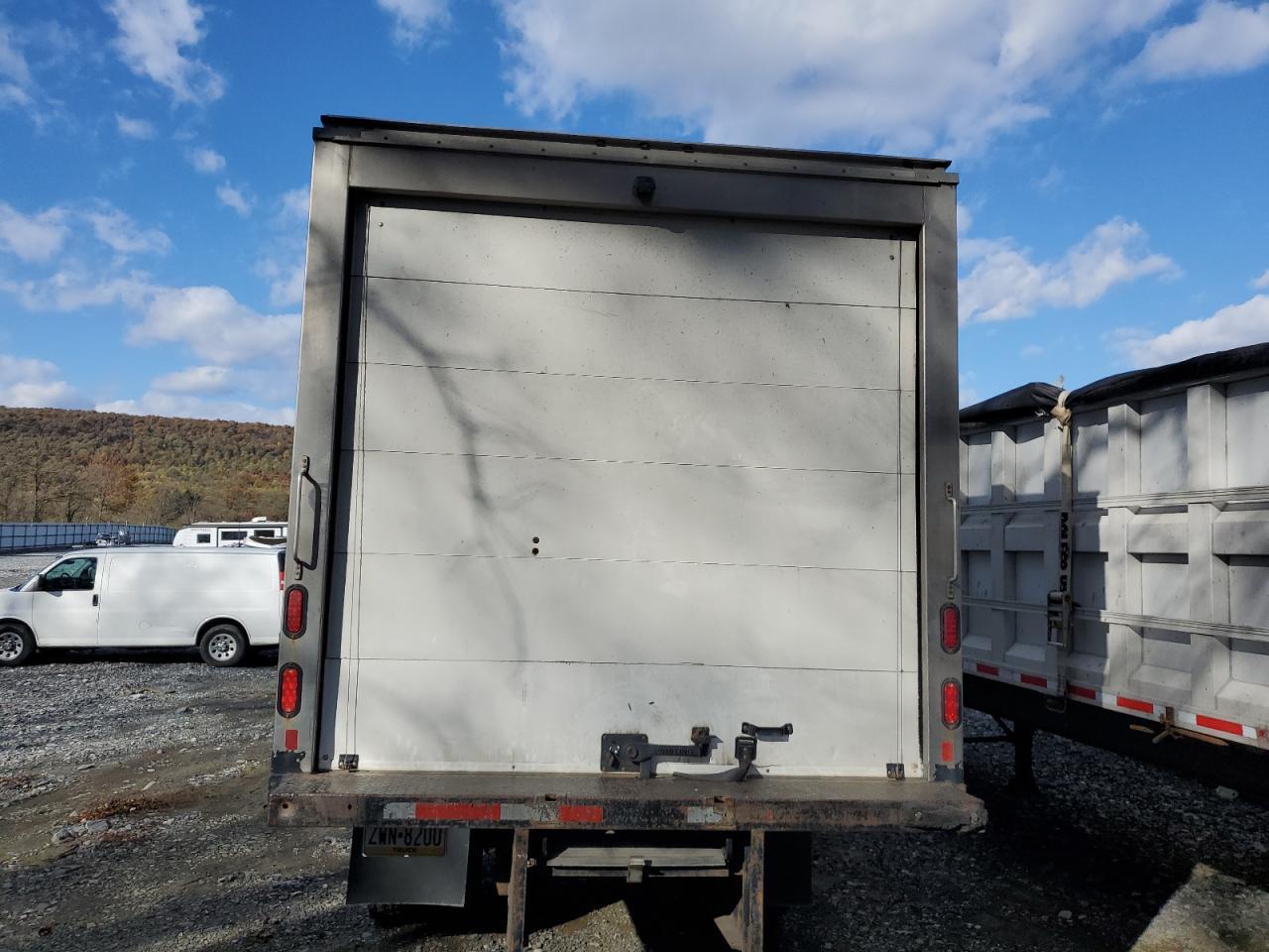 2019 Isuzu FTR Refrigerated BOX Truck