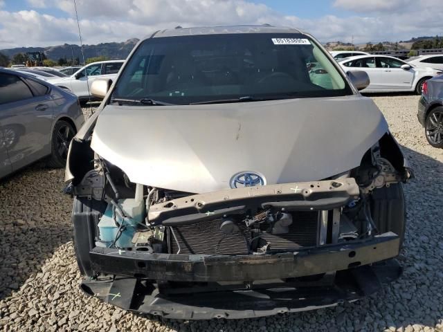2013 Toyota Sienna XLE