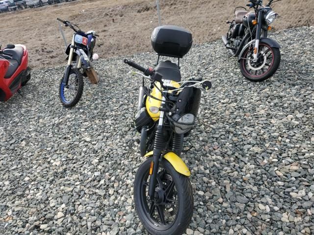 2022 Moto Guzzi V7 Stone