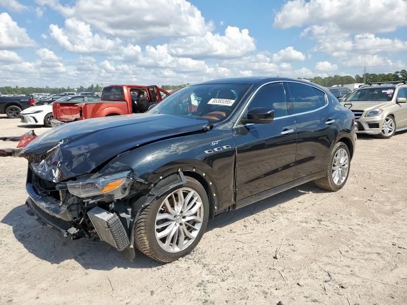 2022 Maserati Levante Base
