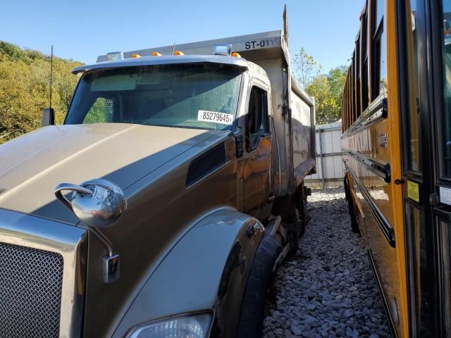 2017 Kenworth T880 Dump Truck