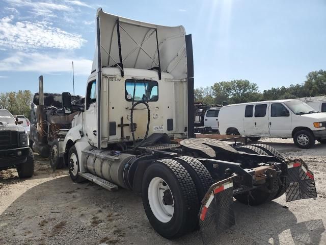 2017 Kenworth T680 Semi Truck