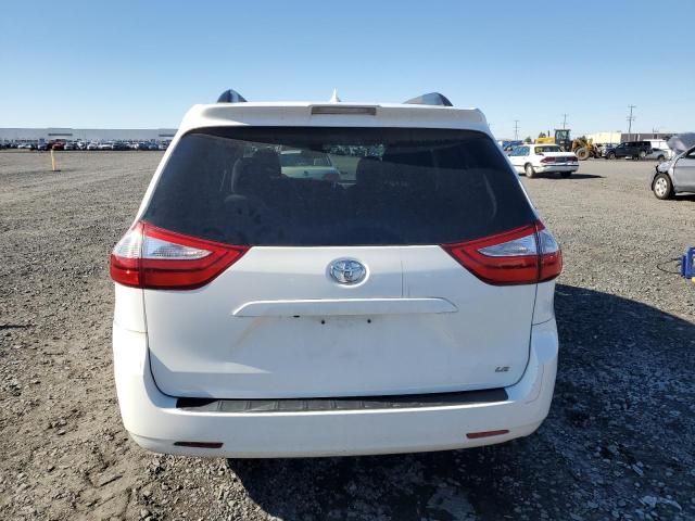 2018 Toyota Sienna LE