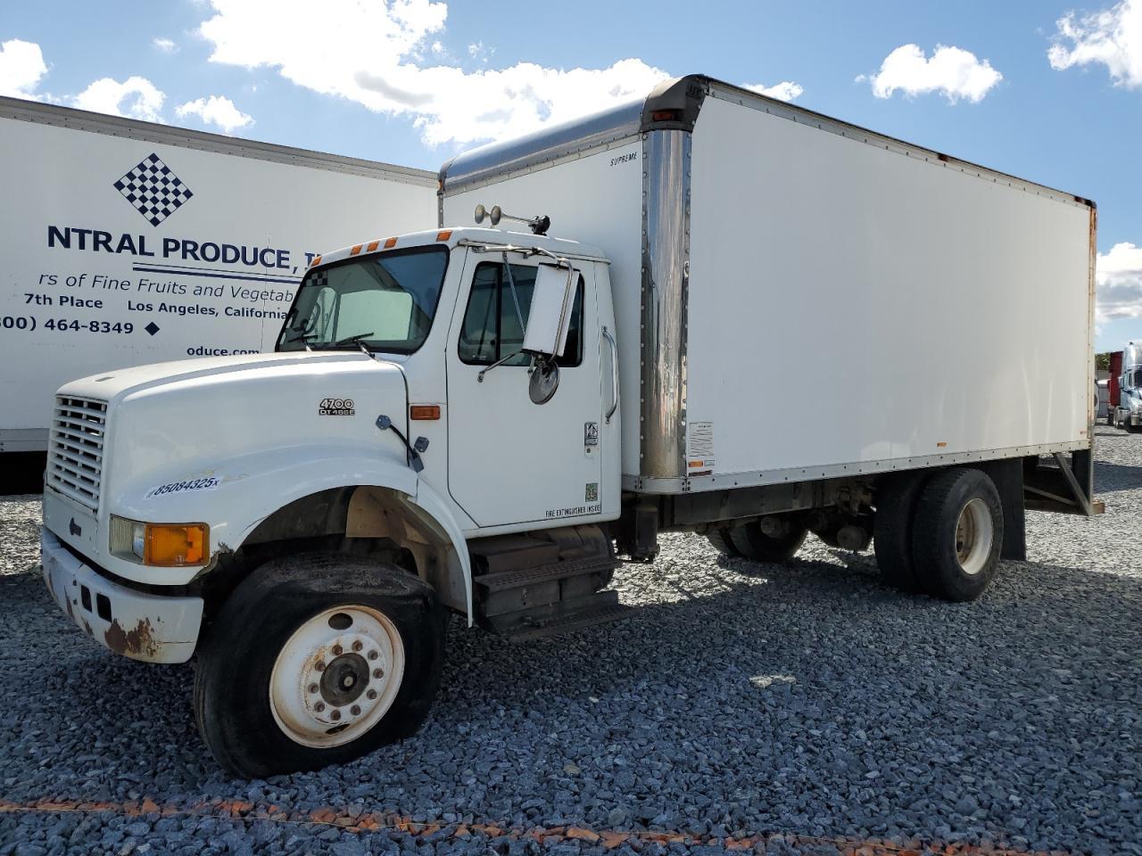 1999 International 4000 4700-BOX Truck