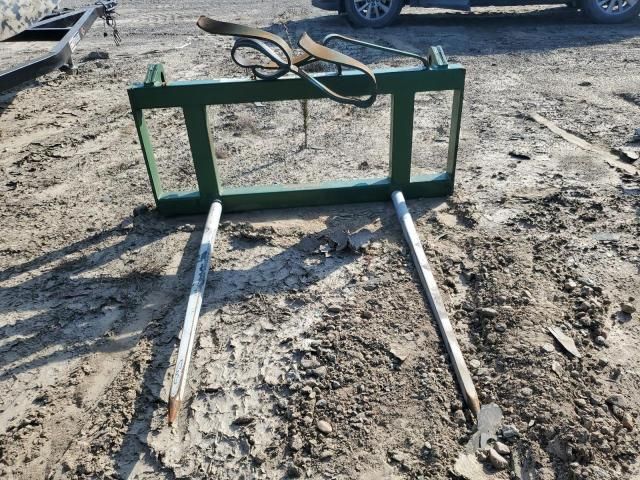 2022 John Deere WW25-Bale Spear
