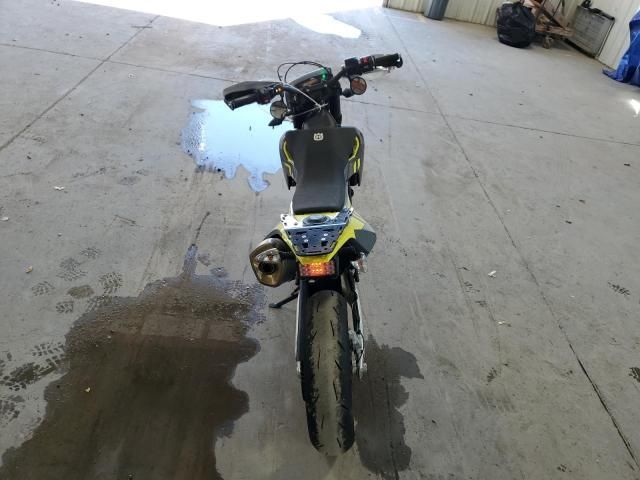 2023 Husqvarna Supermoto 701