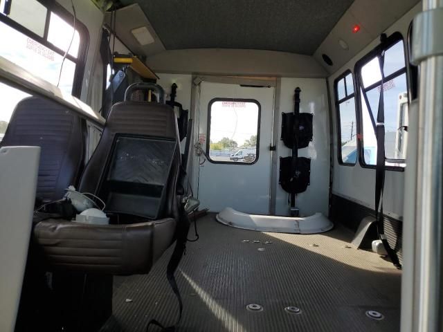 2010 Ford Econoline E350 Super Duty Cutaway Van