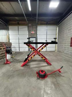 Salvage trucks for sale at Milwaukee, WI auction: 2025 Oteh 2025 Scissor Car Lift