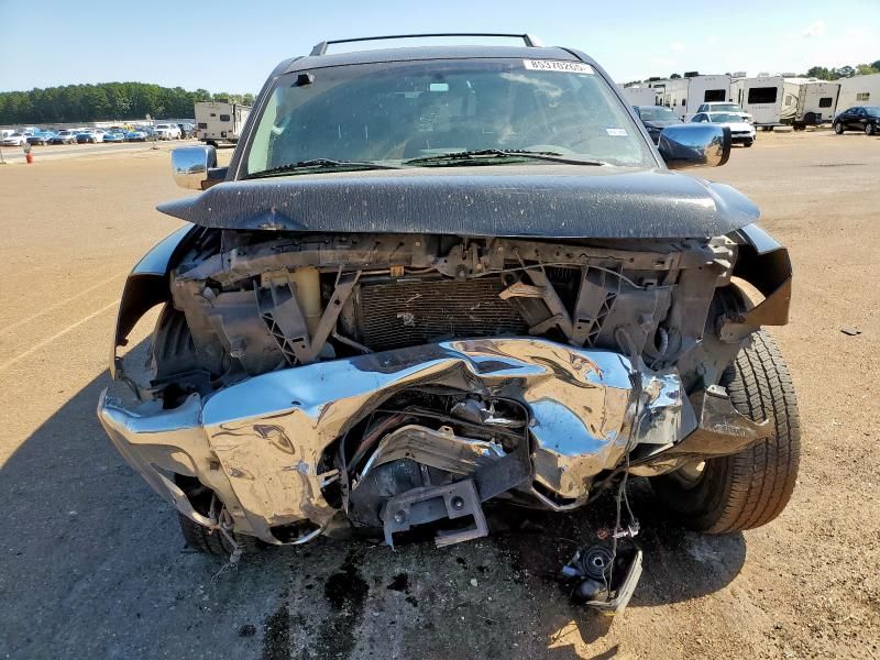 2005 Nissan Armada SE