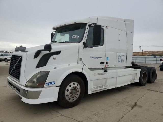 2010 Volvo VNL Semi Truck