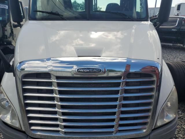 2016 Freightliner Cascadia 113 Semi Truck