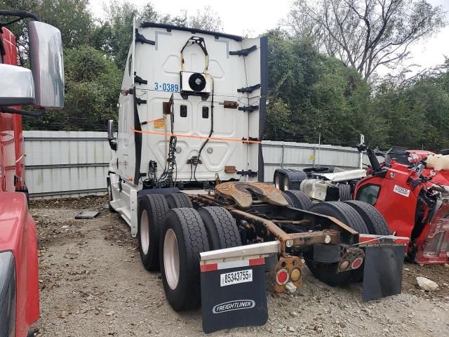 2013 Freightliner Cascadia 125