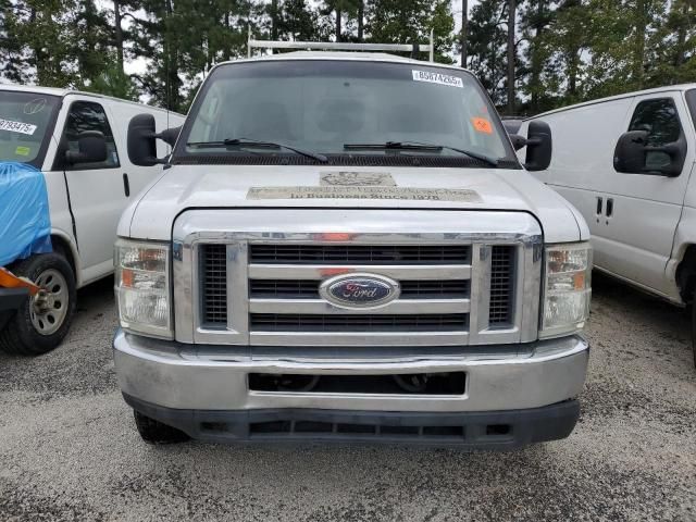 2013 Ford Econoline E350 Super Duty Cutaway Van