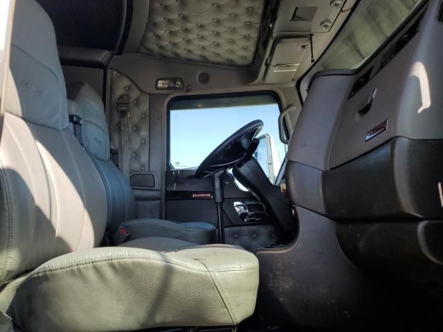 2013 Kenworth Construction T660