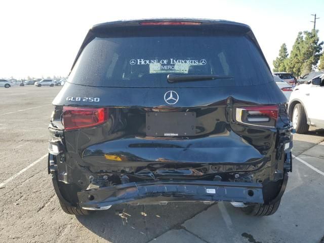 2025 Mercedes-Benz GLB 250
