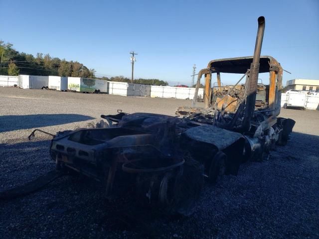 2017 Mack CXU613 Semi Truck