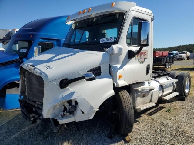 2013 Freightliner Cascadia Semi Truck