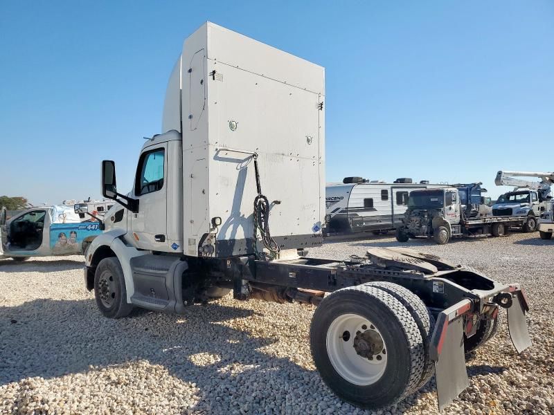 2017 Peterbilt 579 Semi Truck