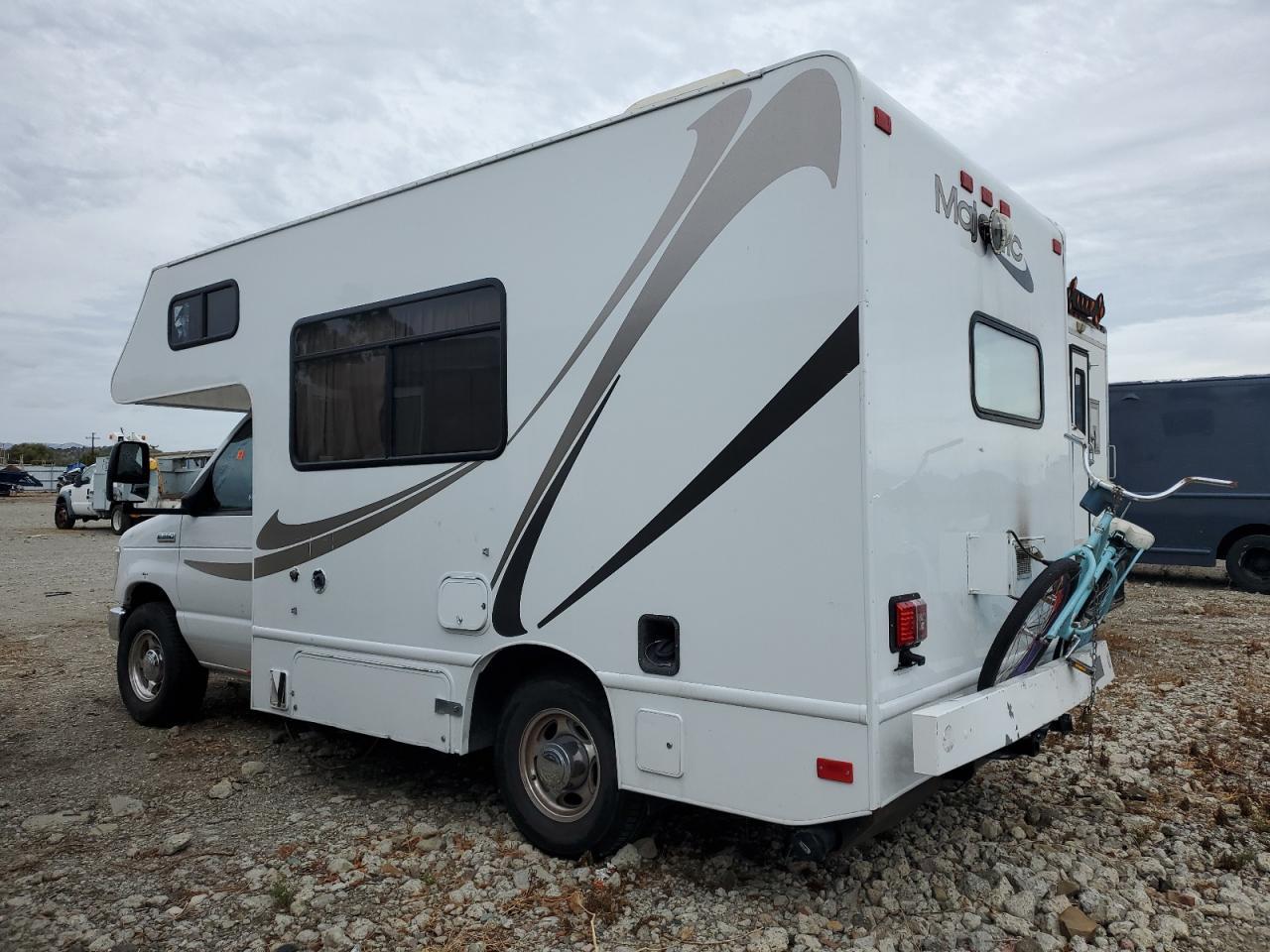 2017 Ford Econoline E350 Super Duty Cutaway Van