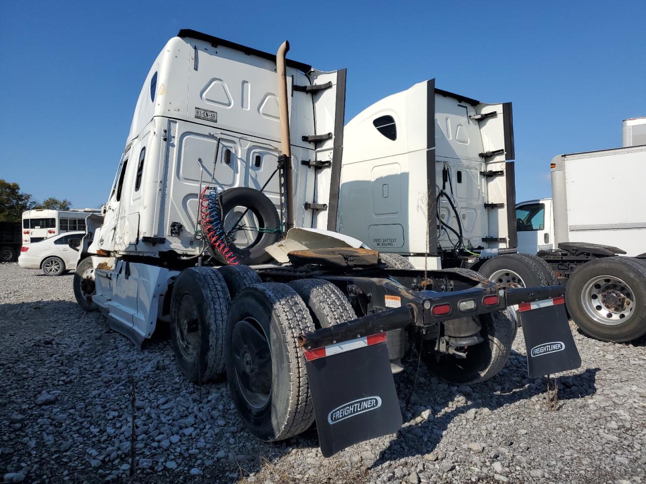 2020 Freightliner Cascadia 126