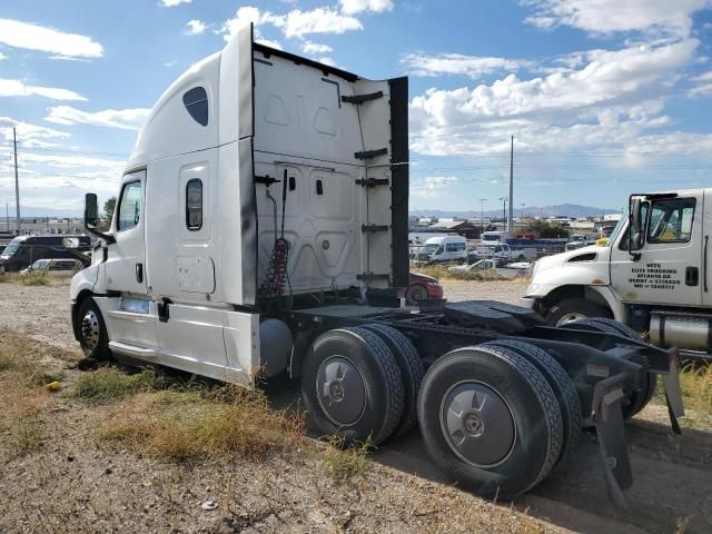 2019 Freightliner Cascadia 126 Semi Truck