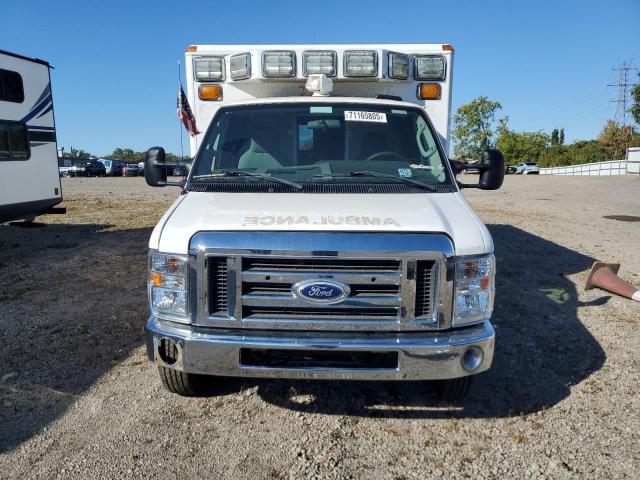 2016 Ford Econoline E450 Super Duty Cutaway Van