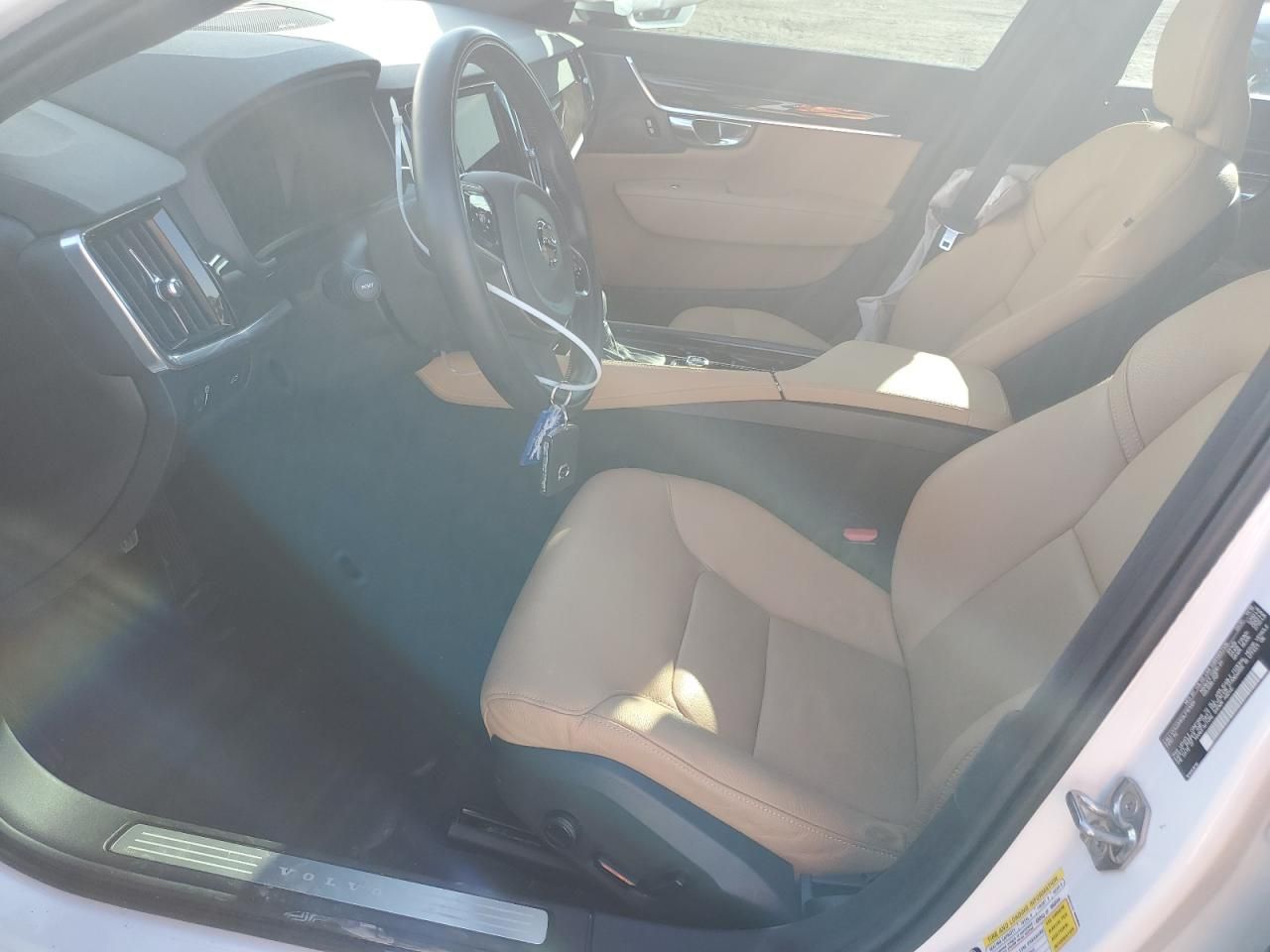 2020 Volvo S90 T6 Momentum