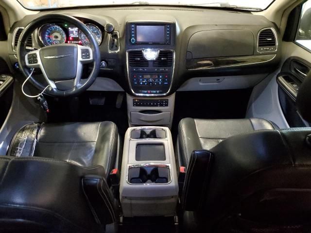 2013 Chrysler Town & Country Touring l