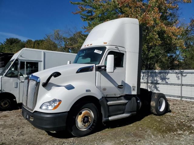 2016 Kenworth T680 Semi Truck