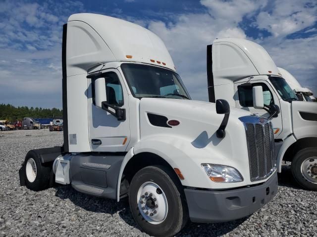 2018 Peterbilt 579 Semi Truck