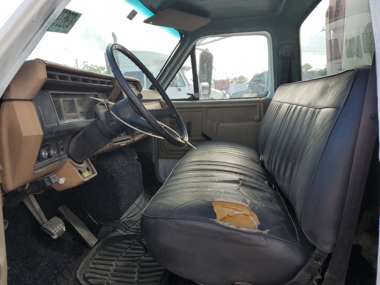 1990 Ford F800 Crane Truck