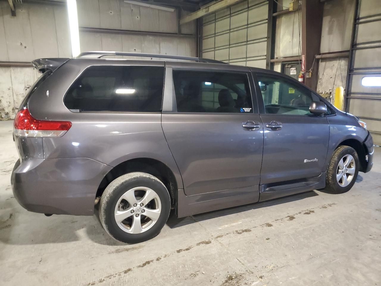 2013 Toyota Sienna le