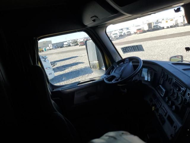 2018 Freightliner Cascadia 126