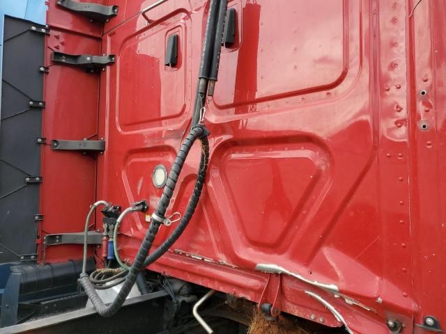 2020 Freightliner Cascadia 126 Semi Truck