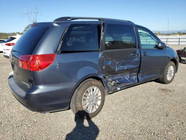 2010 Toyota Sienna XLE