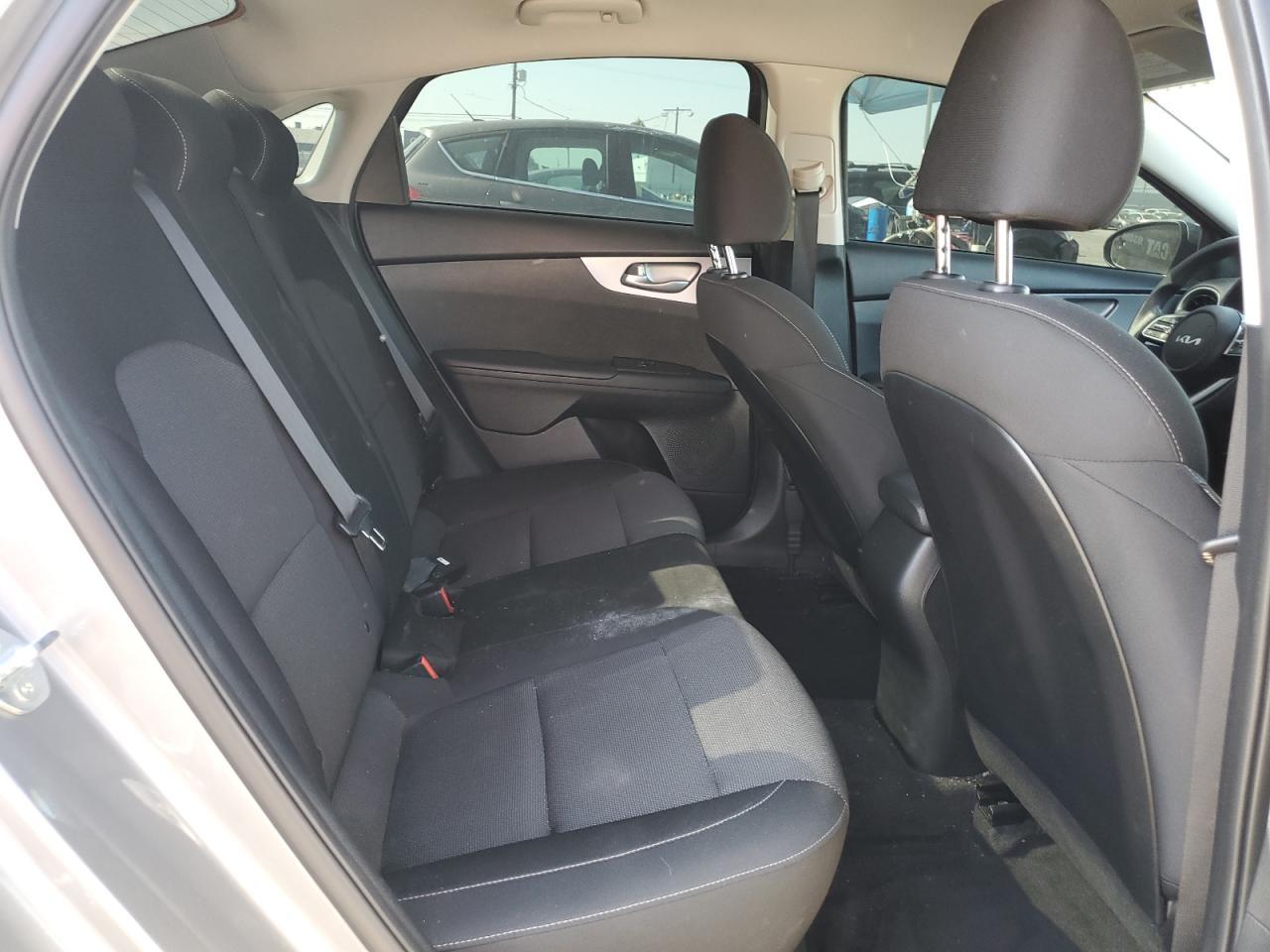 2023 KIA Forte lx