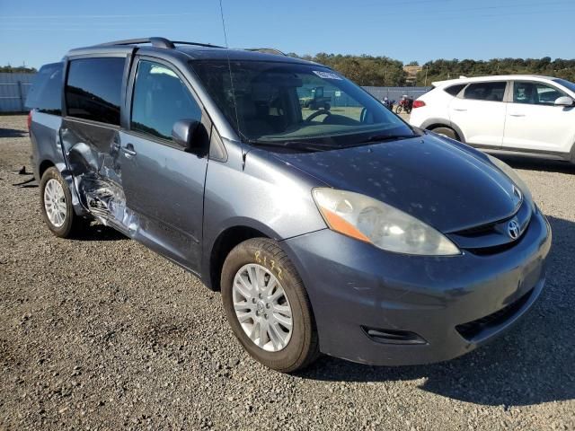 2010 Toyota Sienna XLE