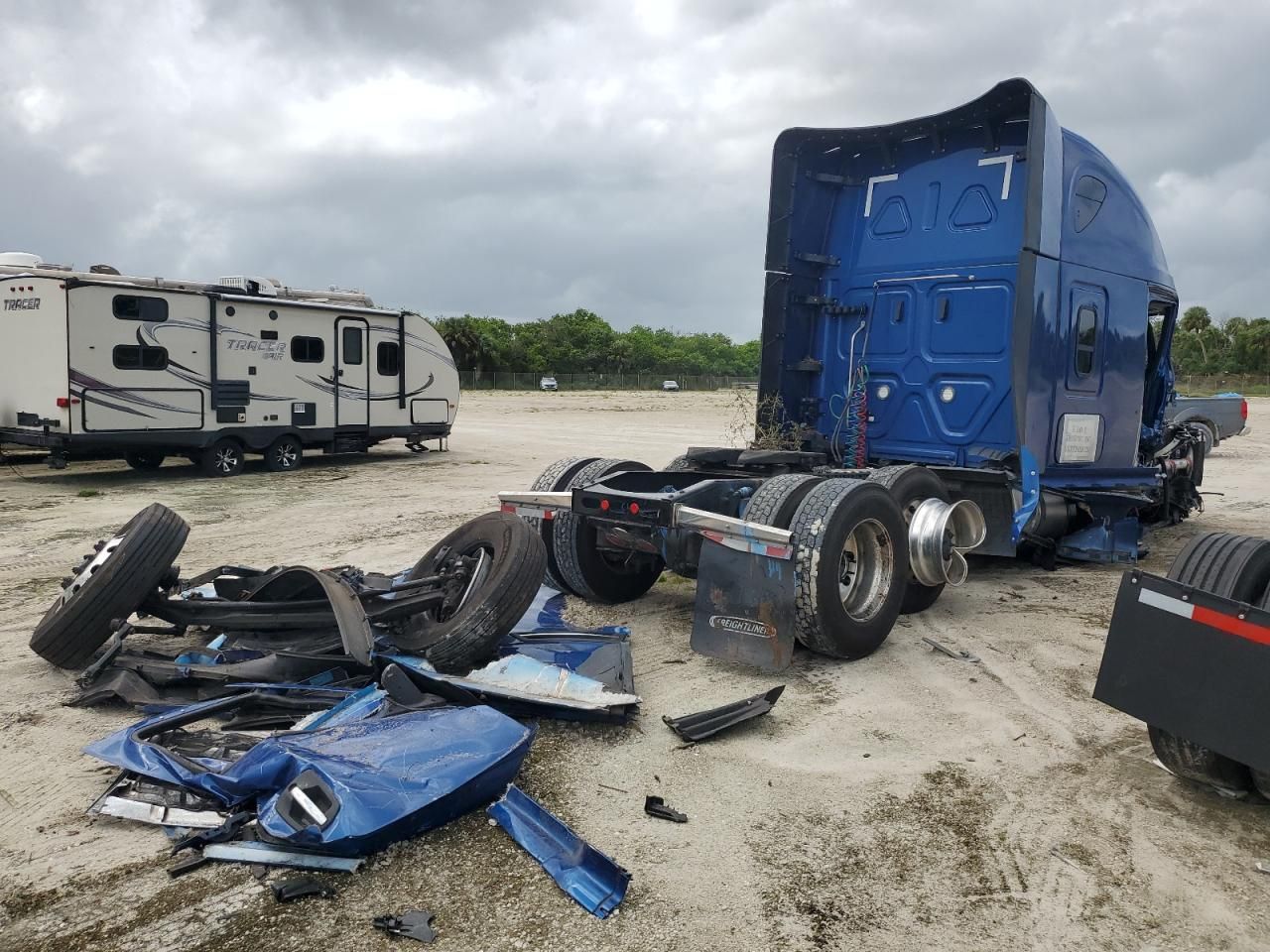 2025 Freightliner Cascadia 126 Semi Truck