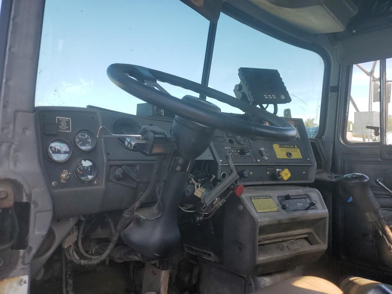 1997 Mack DM690S ROLL-OFF Container Truck