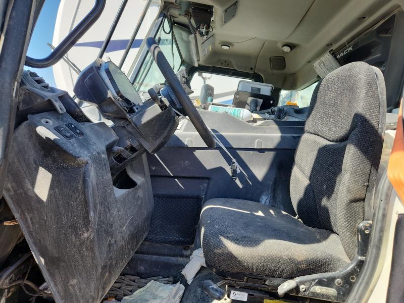 2022 Mack Lr Refuse Truck