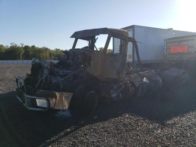 2017 Mack CXU613 Semi Truck