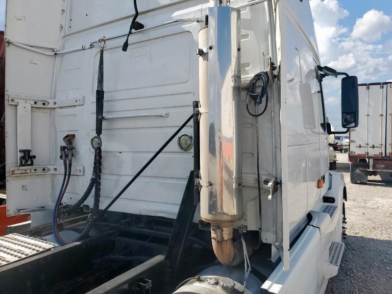 2008 Volvo VNL Semi Truck